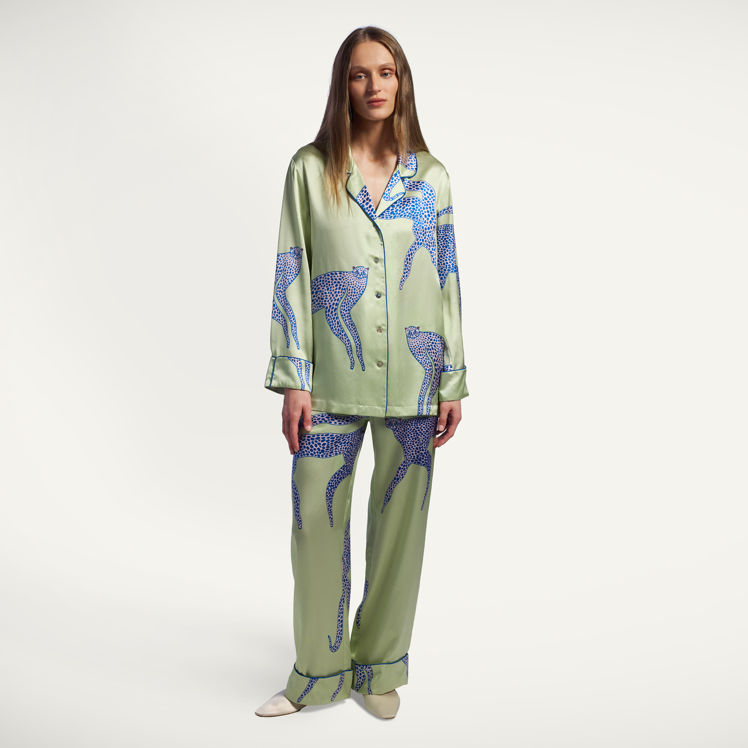 Ручний розкрій шовку 19 моммі для преміальних піжам POLA