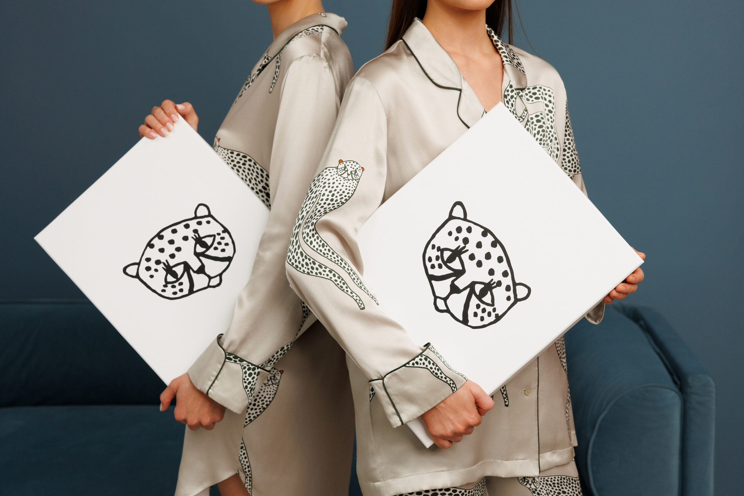 Ексклюзивна шовкова піжама в екологічному пакуванні — бездоганний преміальний подарунок для жінки.